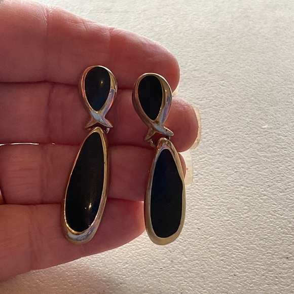 Vintage Enameled Dangle Earrings post pierced 1” long goldtone and black - Picture 4 of 7